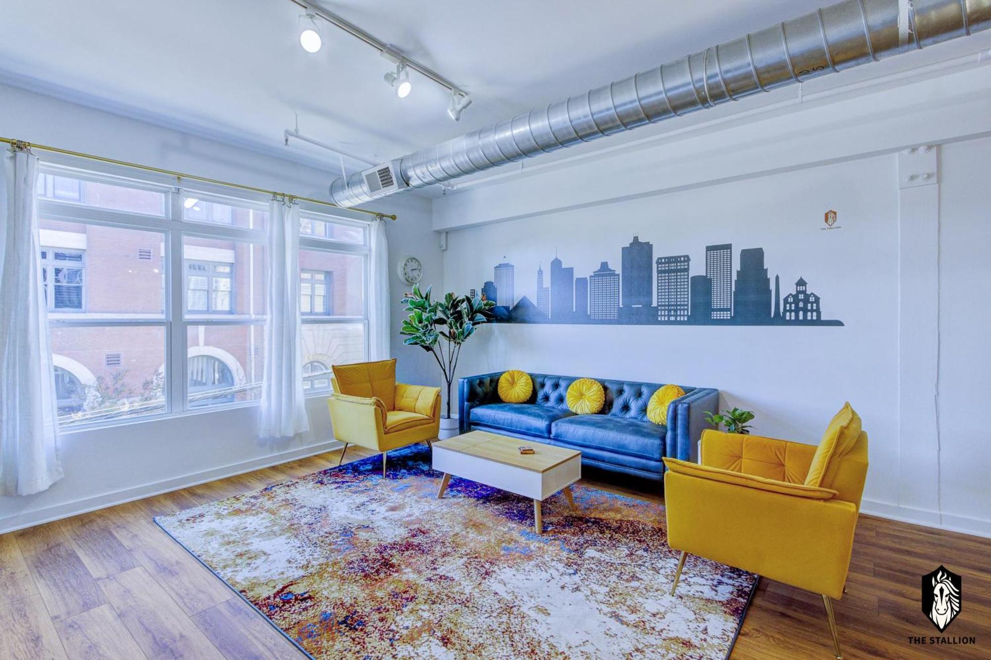 The Stallion #208 - Walk To Attractions - Modern Luxe Loft In Downtown With Free Covered Gated Parking